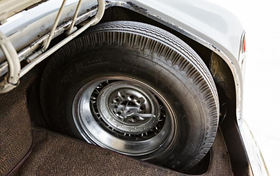 Багажник Chrysler Special 1953 года  (фото 34 из 46)